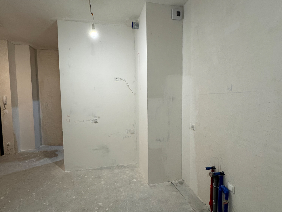 small kitchen before